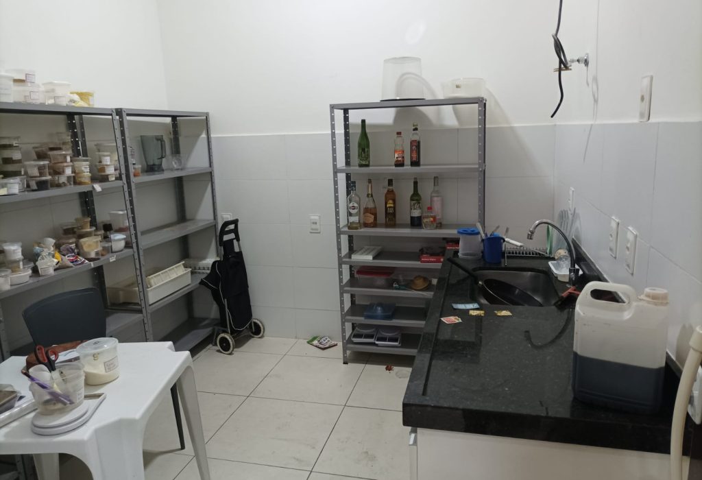 Holiday-Sala-107-07